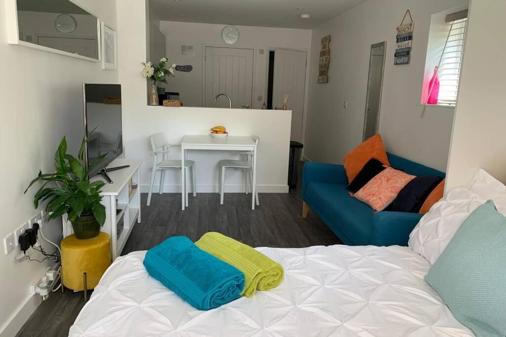 Bournemouth Nr Town Beach Train Coach Shops Lovely Entire Apartment Allows Quiet Good Dogs Esterno foto