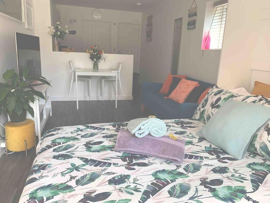 Bournemouth Nr Town Beach Train Coach Shops Lovely Entire Apartment Allows Quiet Good Dogs Esterno foto